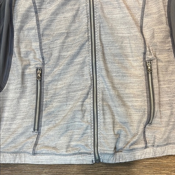 Lululemon Run White Fossil Nada Jacket Lightweight Running Women's Size 8 EUC - Picture 3 of 15